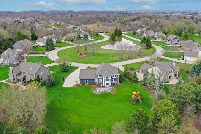 W223N3589 Ridgeside COURT, Pewaukee, WI 53072