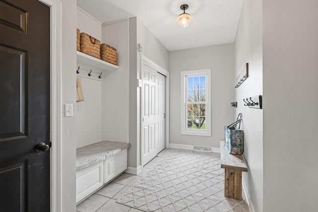 W223N3589 Ridgeside COURT, Pewaukee, WI 53072