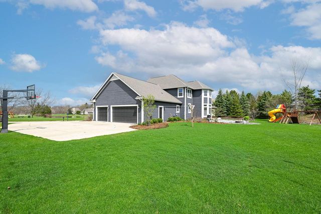 W223N3589 Ridgeside COURT, Pewaukee, WI 53072