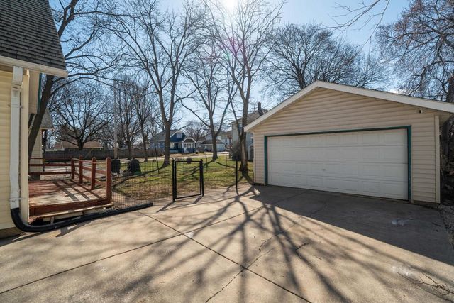 923 Beechwood AVENUE, Waukesha, WI 53186