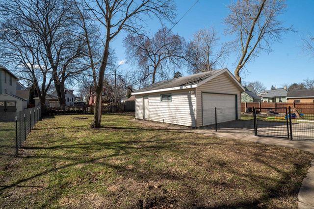 923 Beechwood AVENUE, Waukesha, WI 53186