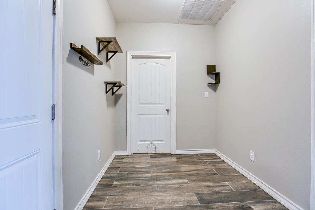 Image 16 of property listing at 8355 Panther Path, San Angelo, TX 76901