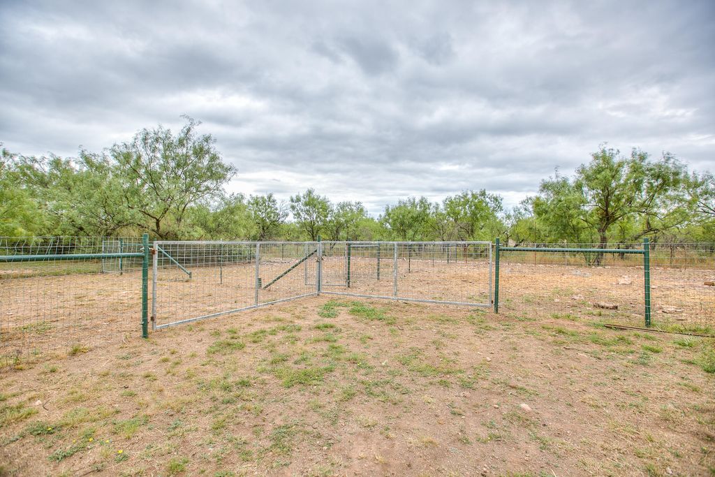 Image 32 of property listing at 8355 Panther Path, San Angelo, TX 76901