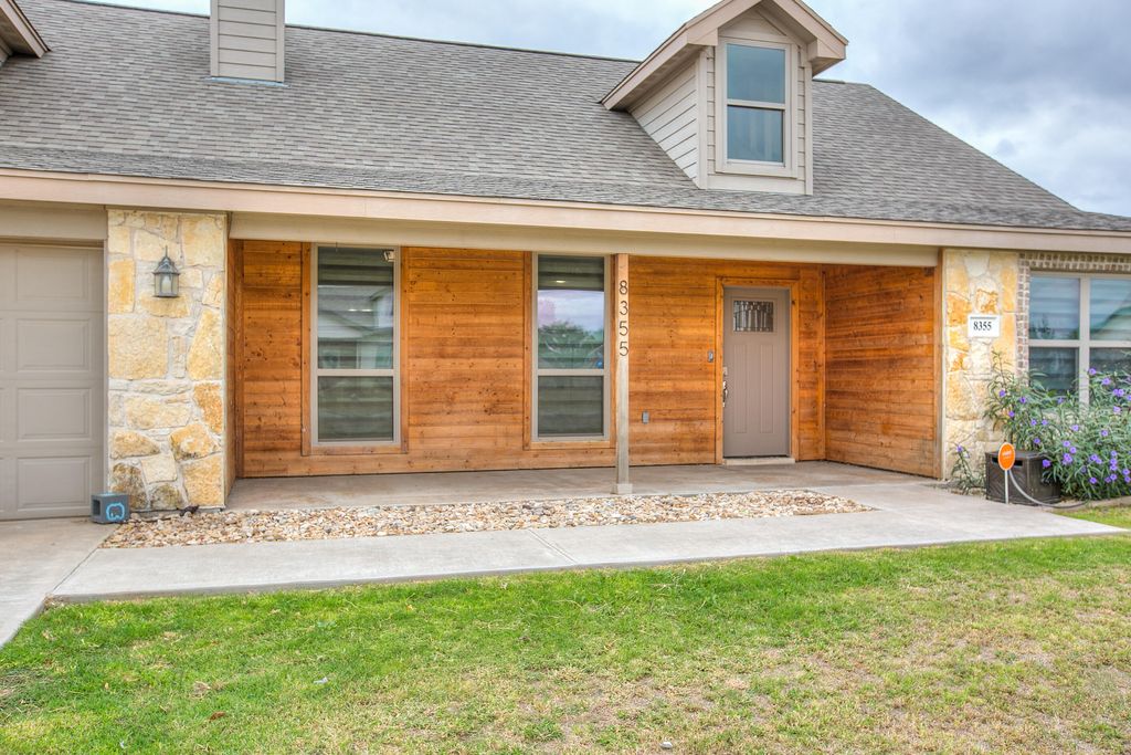 Image 4 of property listing at 8355 Panther Path, San Angelo, TX 76901