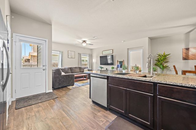 227 Hess DR, Kyle, TX 78640
