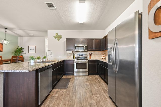 227 Hess DR, Kyle, TX 78640