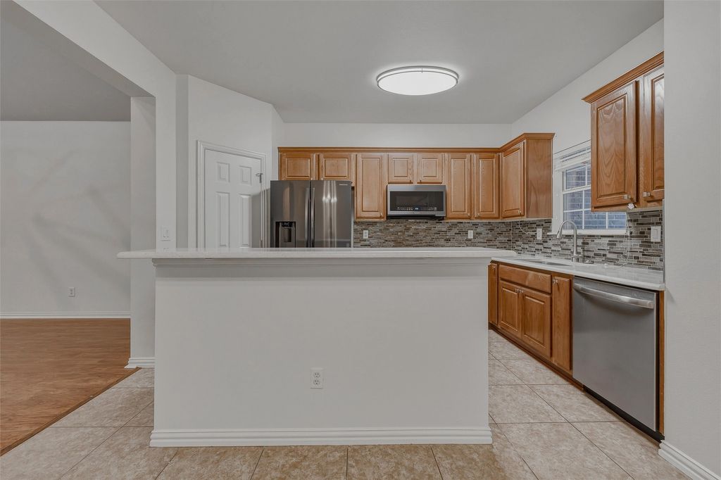 160 Greathouse Village, Decatur, TX 76234 — photo 4