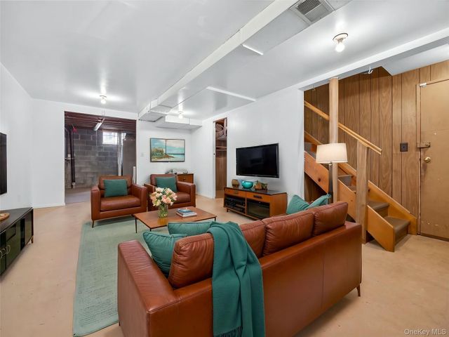 98 Greenbush Road, Tappan, NY 10983