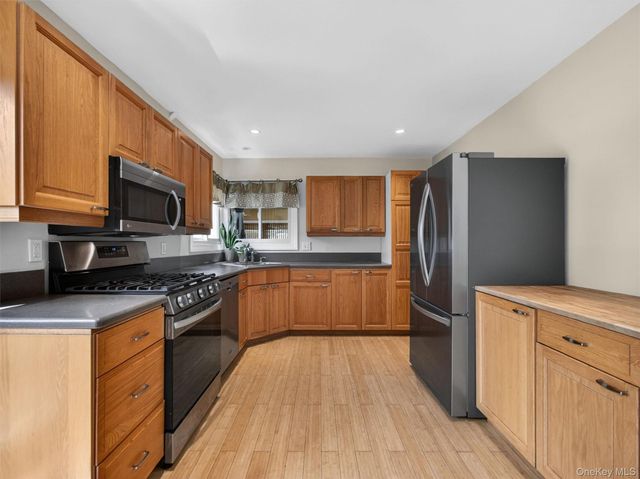 98 Greenbush Road, Tappan, NY 10983