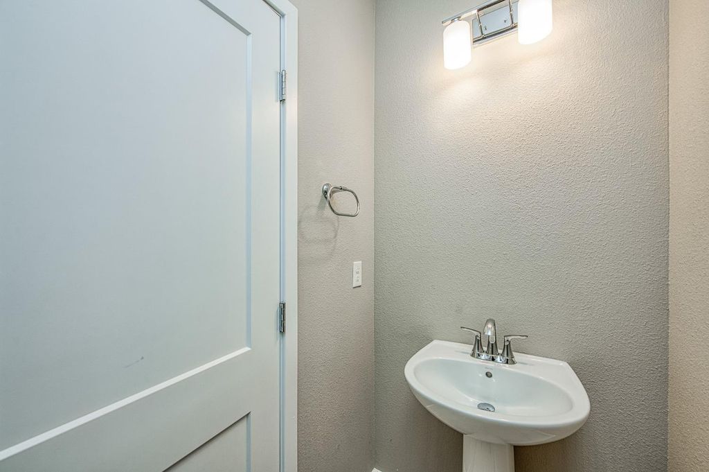 Image 15 of property listing at 4338 Monarch Place, Madera, CA 93636