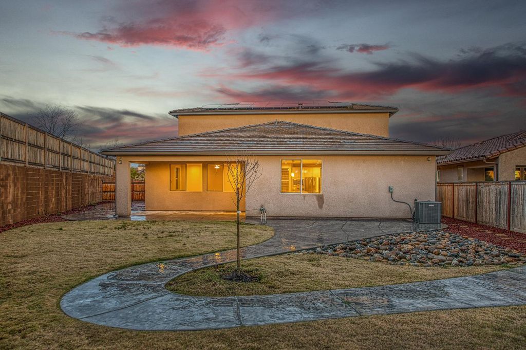 Image 3 of property listing at 4338 Monarch Place, Madera, CA 93636