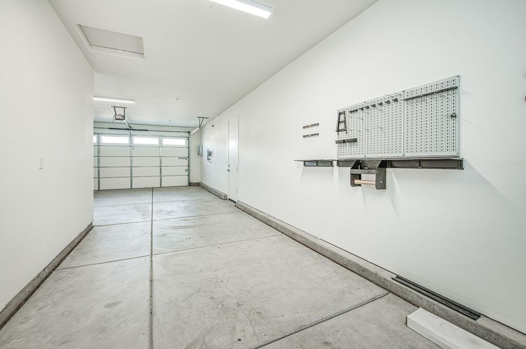 Image 33 of property listing at 4338 Monarch Place, Madera, CA 93636