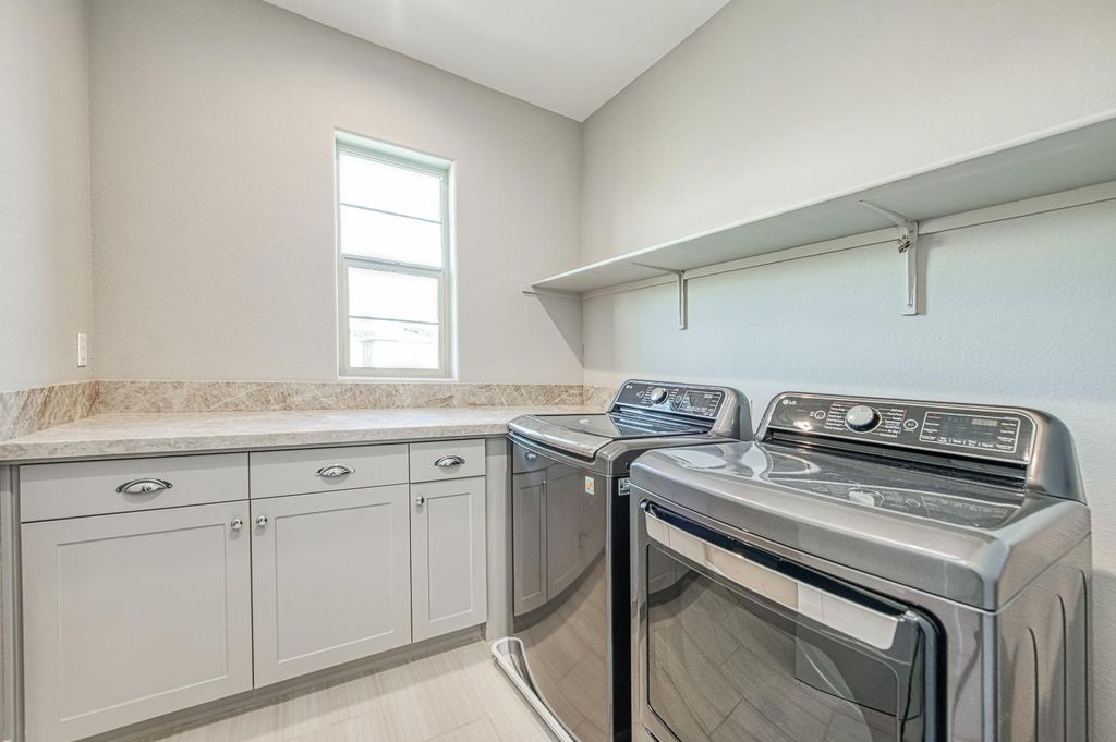 Image 38 of property listing at 4338 Monarch Place, Madera, CA 93636