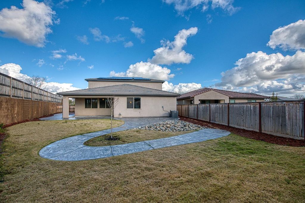 Image 4 of property listing at 4338 Monarch Place, Madera, CA 93636