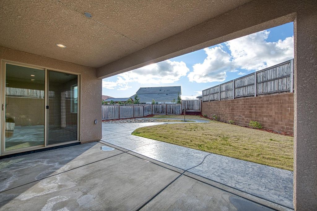 Image 6 of property listing at 4338 Monarch Place, Madera, CA 93636