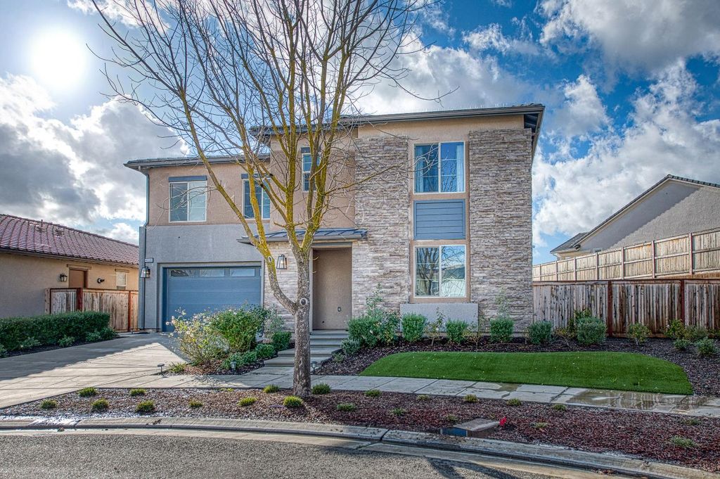 Image 69 of property listing at 4338 Monarch Place, Madera, CA 93636