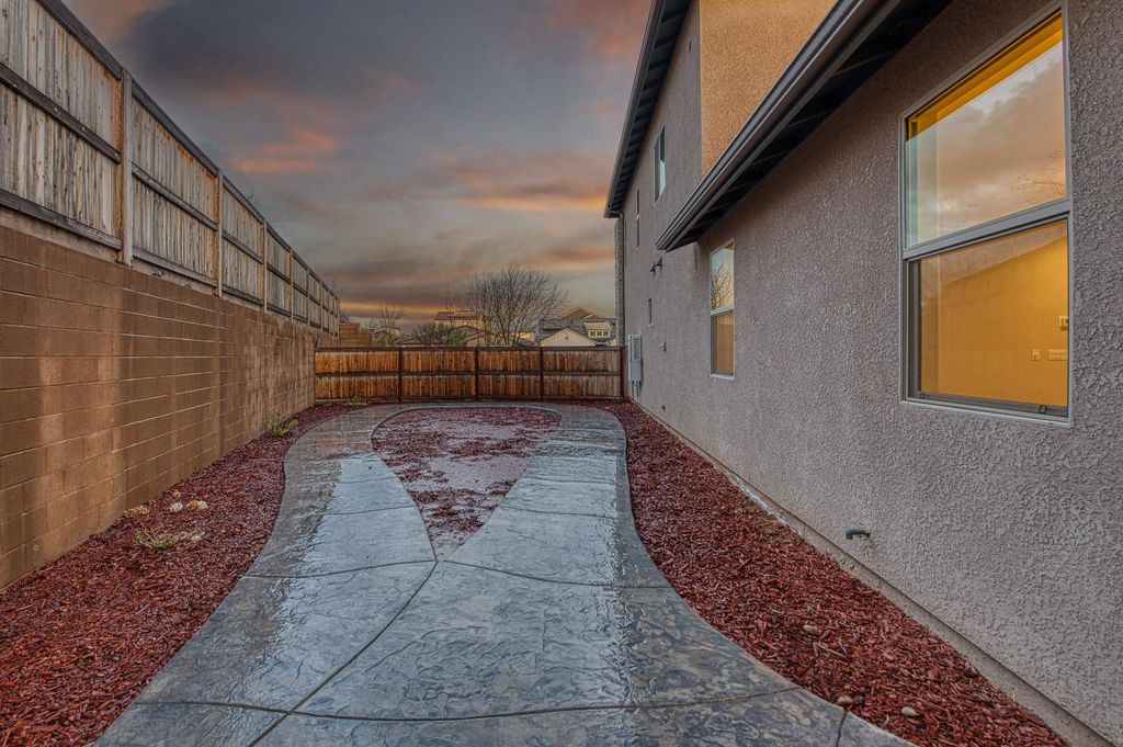 Image 7 of property listing at 4338 Monarch Place, Madera, CA 93636