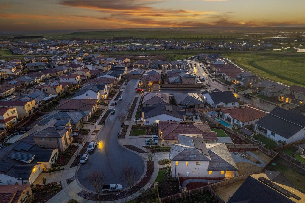 Image 76 of property listing at 4338 Monarch Place, Madera, CA 93636