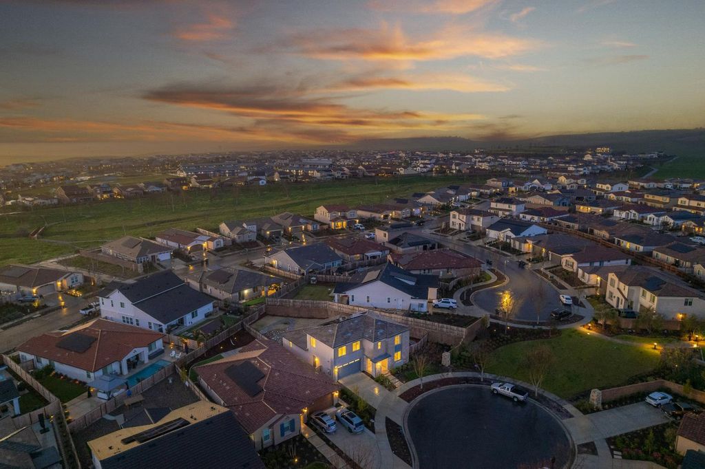 Image 78 of property listing at 4338 Monarch Place, Madera, CA 93636