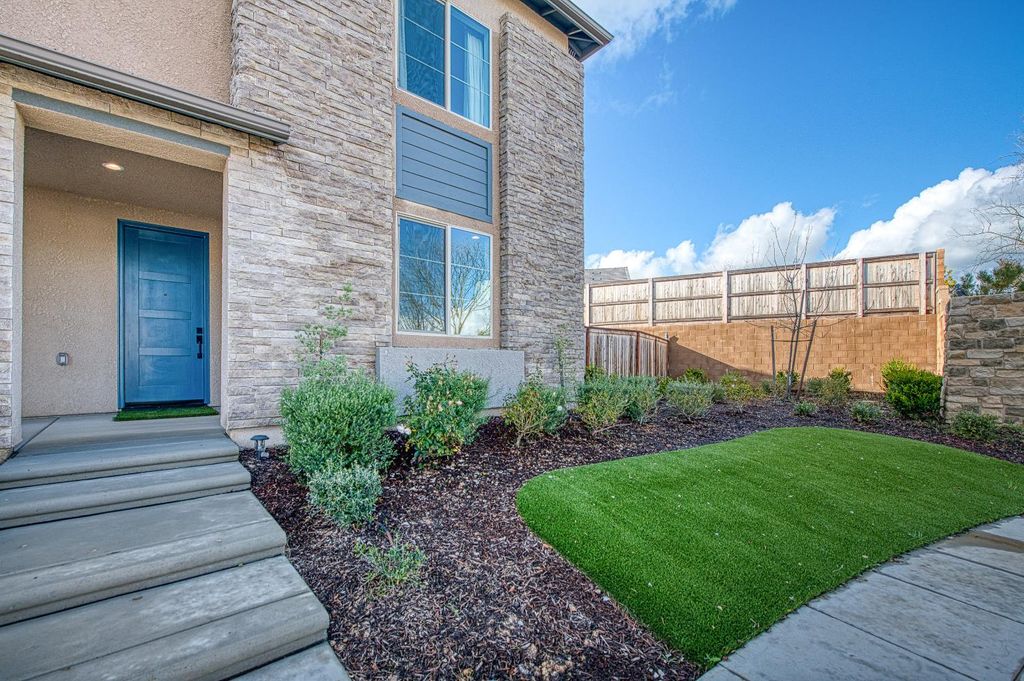 Image 9 of property listing at 4338 Monarch Place, Madera, CA 93636