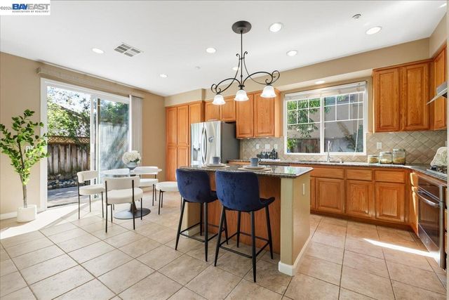 38393 Amaryllis Pl, Newark, CA 94560