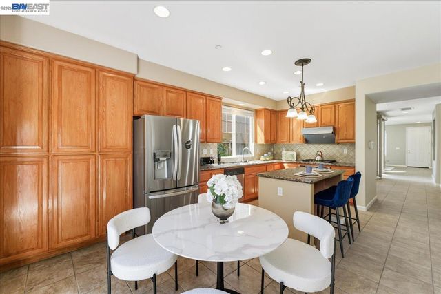 38393 Amaryllis Pl, Newark, CA 94560