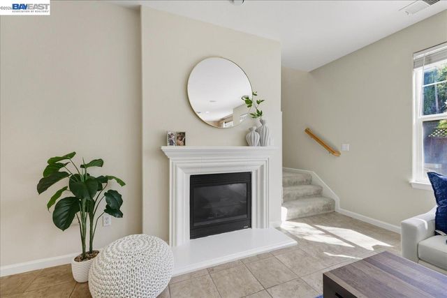 38393 Amaryllis Pl, Newark, CA 94560