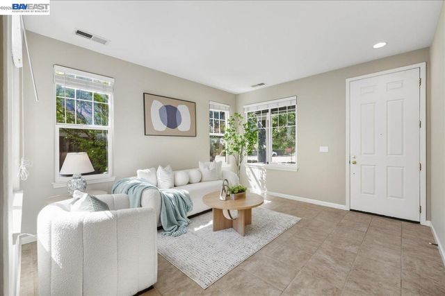 38393 Amaryllis Pl, Newark, CA 94560