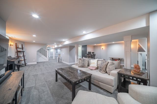 5455 W Roscoe Street, Chicago, IL 60641