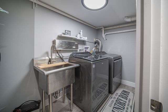 5455 W Roscoe Street, Chicago, IL 60641