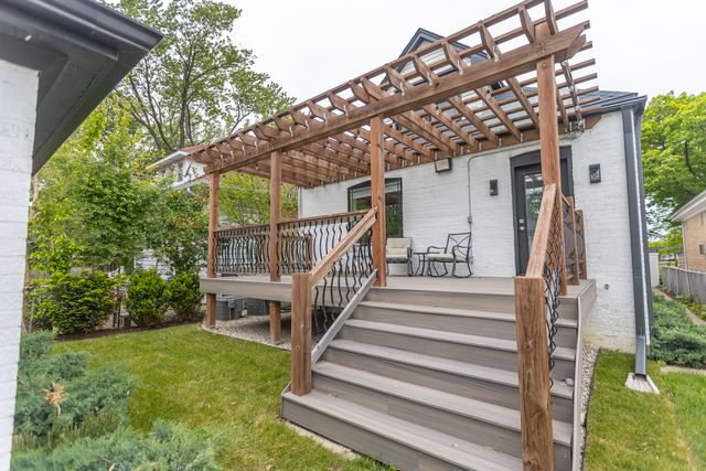 5455 W Roscoe Street, Chicago, IL 60641
