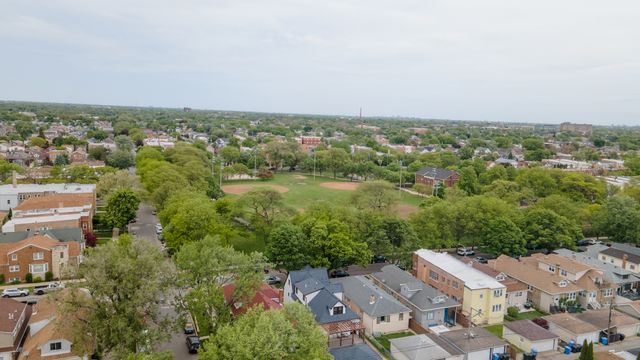 5455 W Roscoe Street, Chicago, IL 60641