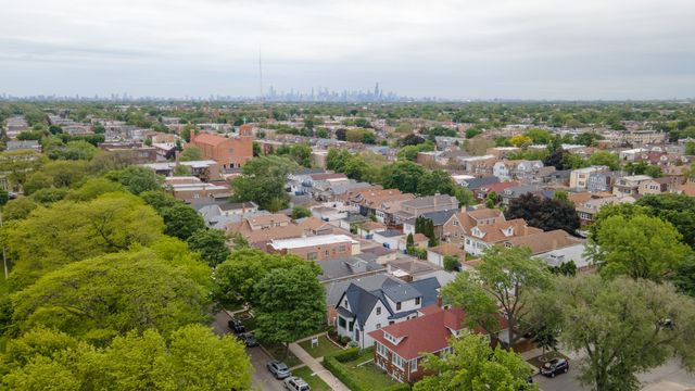 5455 W Roscoe Street, Chicago, IL 60641
