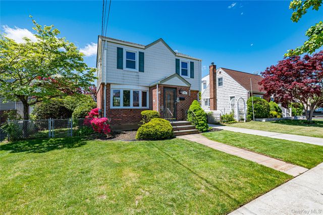 375 Latham Road, Mineola, NY 11501