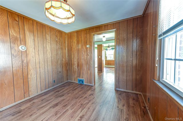 375 Latham Road, Mineola, NY 11501
