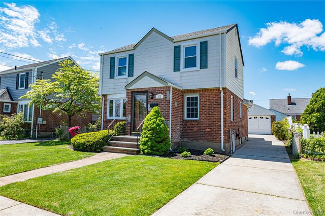 375 Latham Road, Mineola, NY 11501