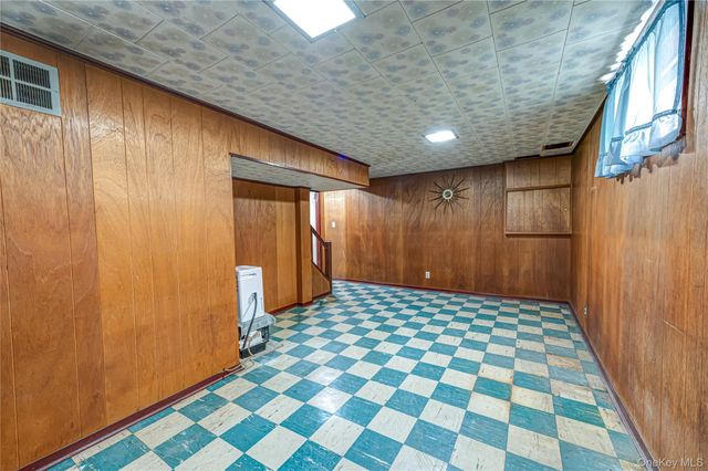 375 Latham Road, Mineola, NY 11501