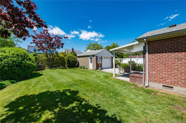 375 Latham Road, Mineola, NY 11501