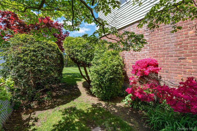 375 Latham Road, Mineola, NY 11501