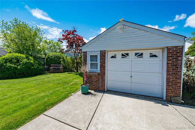 375 Latham Road, Mineola, NY 11501