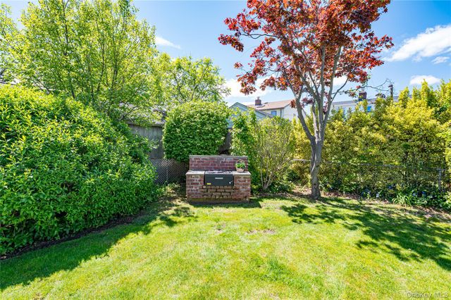375 Latham Road, Mineola, NY 11501