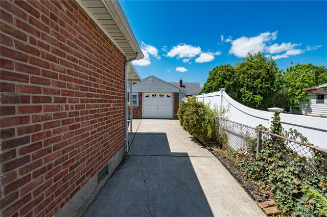 375 Latham Road, Mineola, NY 11501