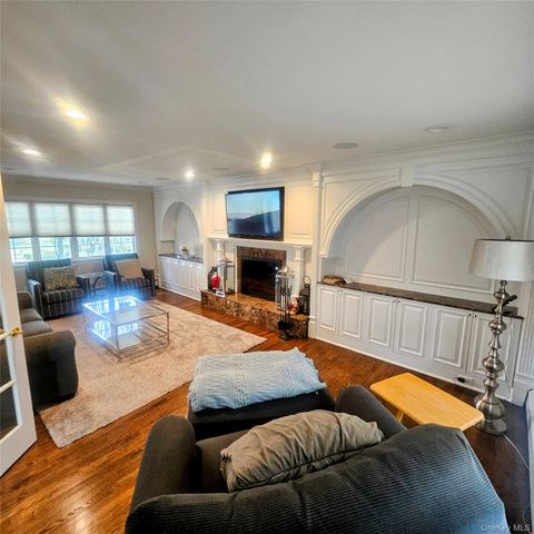10 Foxwood Lane, Thornwood, NY 10594