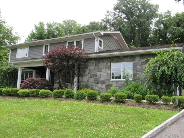 10 Foxwood Lane, Thornwood, NY 10594