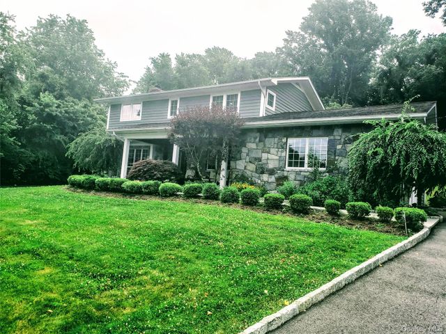 10 Foxwood Lane, Thornwood, NY 10594