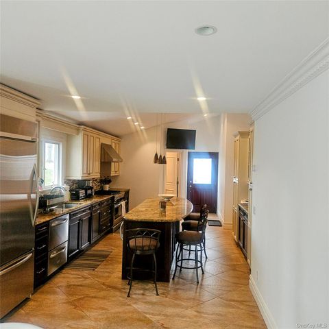 10 Foxwood Lane, Thornwood, NY 10594