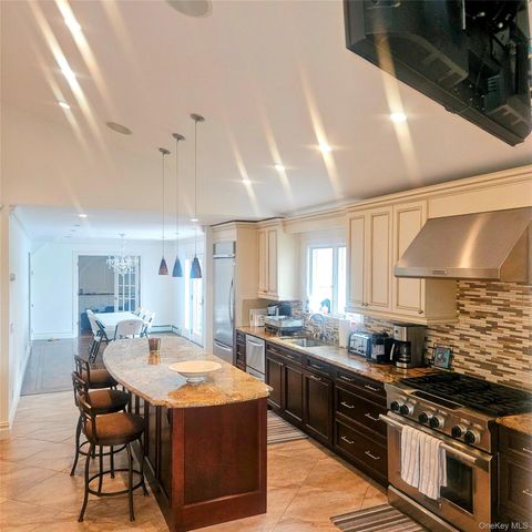 10 Foxwood Lane, Thornwood, NY 10594