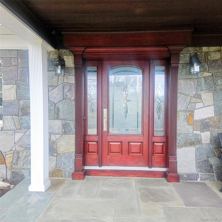10 Foxwood Lane, Thornwood, NY 10594