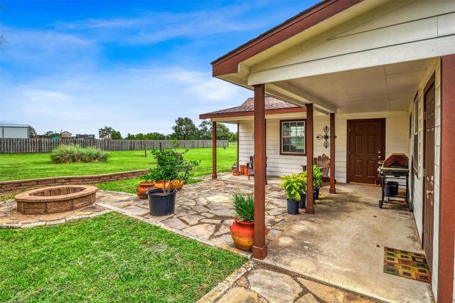 3026 Dees Circle, Sealy, TX 77474