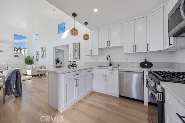 2460 Stoner Avenue, Los Angeles, CA 90064